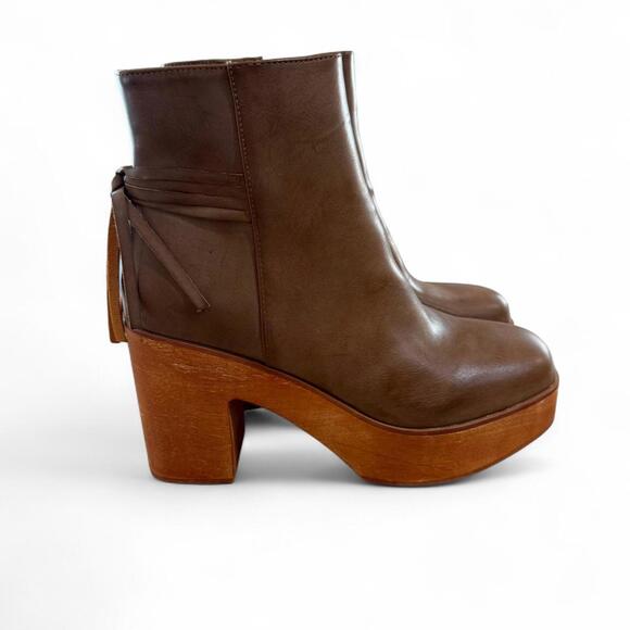 NEW IN BOX Beast Fashion from Buckle boots - Picture 4 of 8